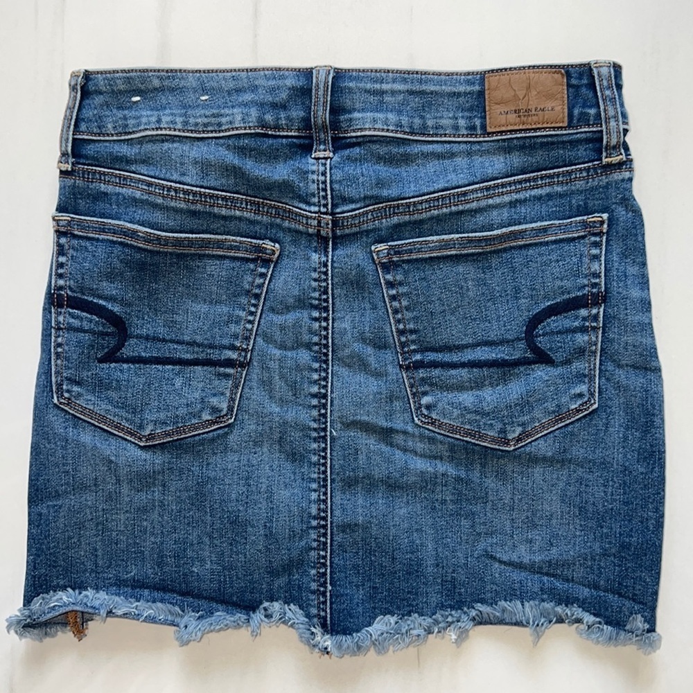 American Eagle Medium Blue Denim Super Stretch Distressed Mini Skirt Size 0 - Picture 5 of 7